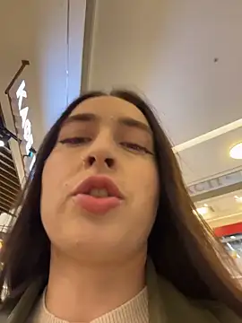 Holly Play online show from 3, 11, 2025