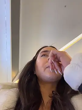 Holly Play online show from 6, 3, 2026