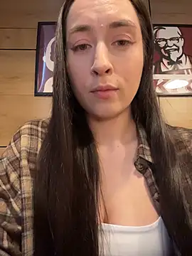 Holly Play online show from 7, 6, 2026