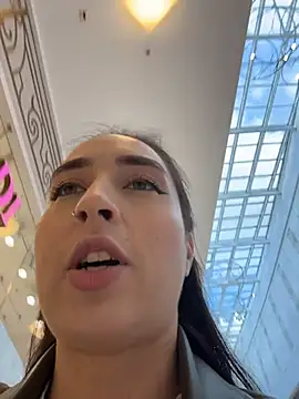 Holly Play online show from 18, 10, 2025