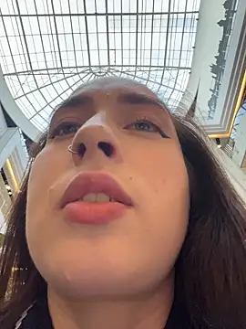 Holly Play online show from 20, 10, 2025