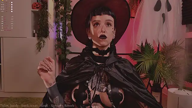 MichaellaMoon online show from 31, 10, 2025