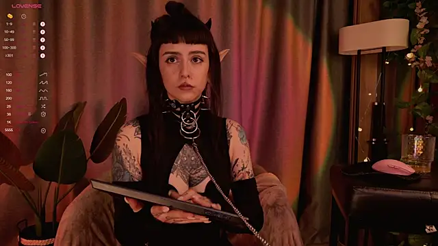 MichaellaMoon online show from 23, 1, 2025