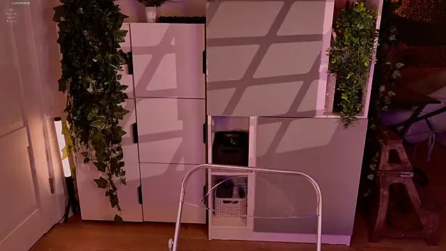 MichaellaMoon online show from 7, 4, 2026