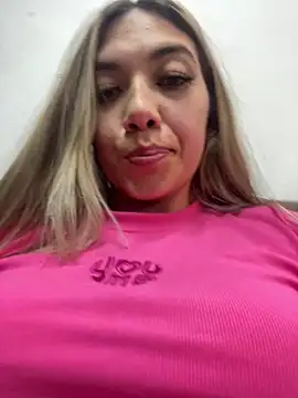 Snapshot of Iris_lee chatting on 14, 2, 2025 Iris lee online show from 14, 2, 2025