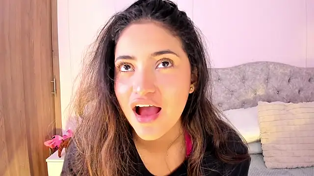 Isa squirt1 online show from 5, 12, 2025