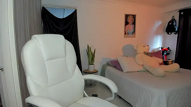 Snapshot of lucy_diiaz chatting on 29, 11, 2025 lucy diiaz online show from 29, 11, 2025