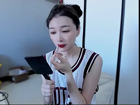LaLaLiang online show from 2, 10, 2025