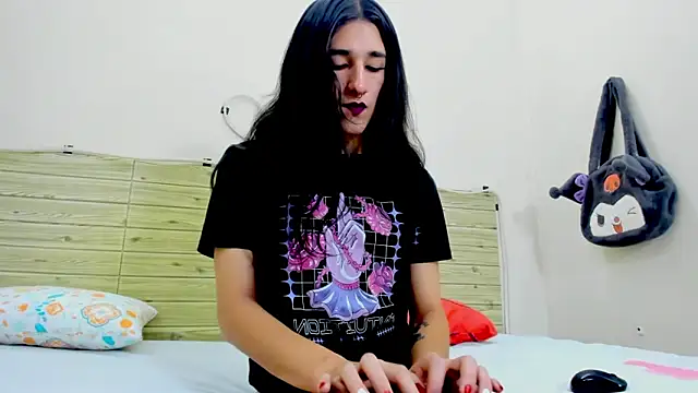 Snapshot of Evil_Queen13 chatting on 20, 11, 2025 Evil Queen13 online show from 20, 11, 2025