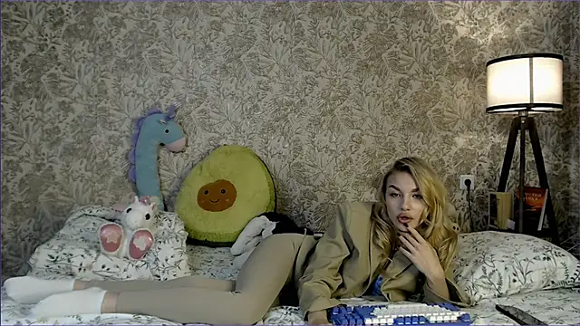 Ella Milla online show from 24, 9, 2025