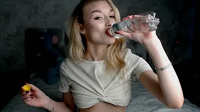 Snapshot of Ella_Milla chatting on 28, 4, 2026 Ella Milla online show from 28, 4, 2026