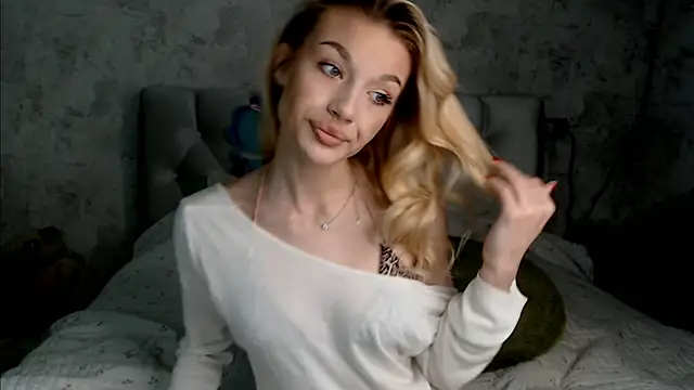 Snapshot of Ella_Milla chatting on 5, 6, 2026 Ella Milla online show from 5, 6, 2026