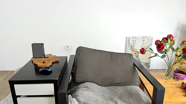 Snapshot of MendiPetite chatting on 19, 10, 2025 MendiPetite online show from 19, 10, 2025