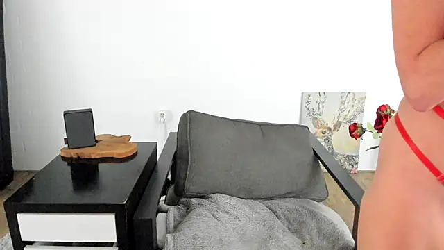 Snapshot of MendiPetite chatting on 29, 10, 2025 MendiPetite online show from 29, 10, 2025