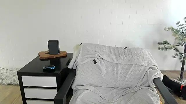 MendiPetite online show from 24, 3, 2026