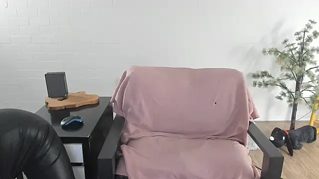 MendiPetite online show from 22, 2, 2026