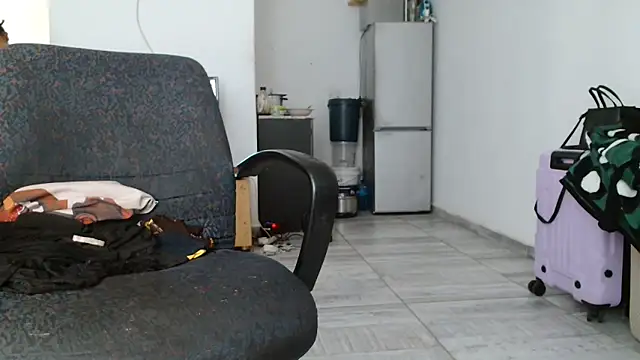 Hugetittiesxx2 online show from 28, 11, 2025