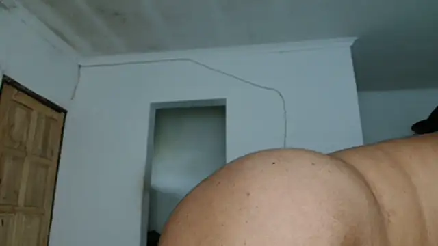 Hugetittiesxx2 online show from 17, 1, 2026