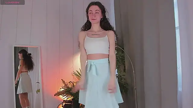 Curly Moon online show from 3, 4, 2026