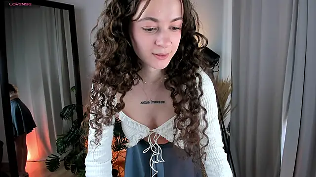 Curly Moon online show from 5, 5, 2026