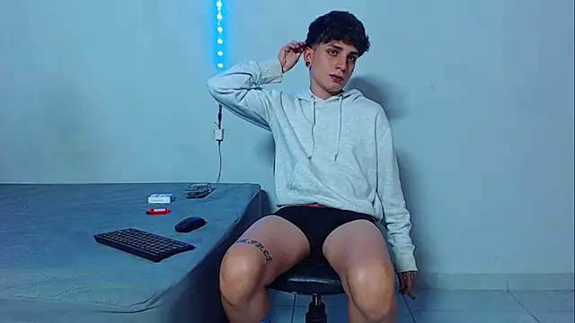 Snapshot of mikecoper_23 chatting on 27, 10, 2025 mikecoper 23 online show from 27, 10, 2025