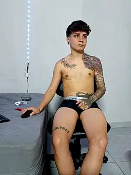 Snapshot of mikecoper_23 chatting on 24, 10, 2025 mikecoper 23 online show from 24, 10, 2025