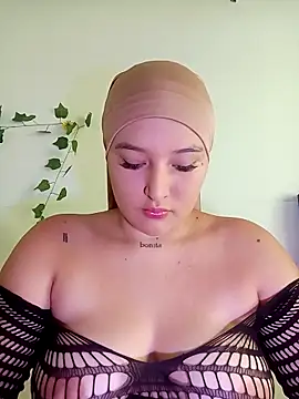 Snapshot of Celeste_camila18 chatting on 29, 9, 2025 Celeste camila18 online show from 29, 9, 2025