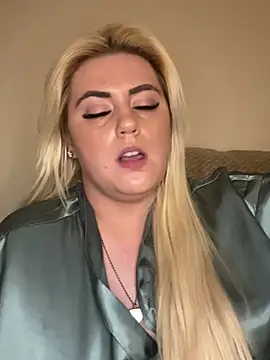 Snapshot of Blondiee3088 chatting on 27, 2, 2025 Blondiee3088 online show from 27, 2, 2025