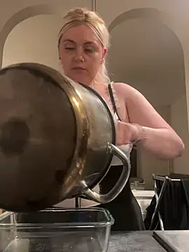 Snapshot of Blondiee3088 chatting on 23, 2, 2025 Blondiee3088 online show from 23, 2, 2025