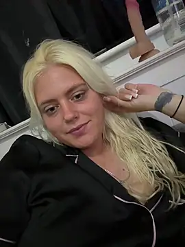 Snapshot of Blondiee3088 chatting on 15, 9, 2025 Blondiee3088 online show from 15, 9, 2025