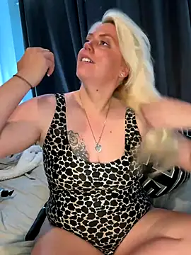 Snapshot of Blondiee3088 chatting on 2, 10, 2025 Blondiee3088 online show from 2, 10, 2025