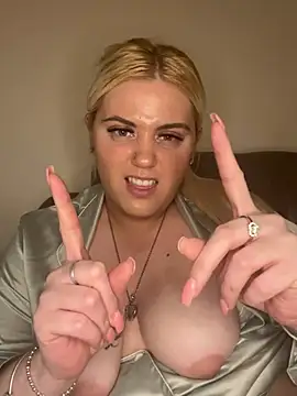 Snapshot of Blondiee3088 chatting on 13, 2, 2025 Blondiee3088 online show from 13, 2, 2025