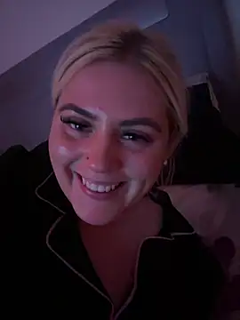 Snapshot of Blondiee3088 chatting on 14, 12, 2024 Blondiee3088 online show from 14, 12, 2024