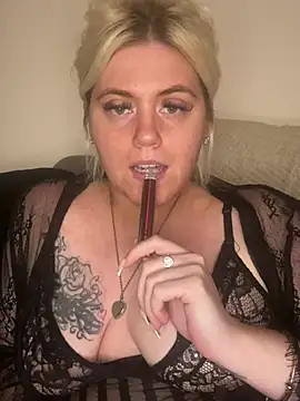 Snapshot of Blondiee3088 chatting on 11, 1, 2025 Blondiee3088 online show from 11, 1, 2025