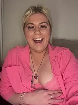 Snapshot of Blondiee3088 chatting on 7, 1, 2025 Blondiee3088 online show from 7, 1, 2025