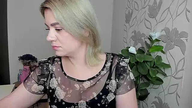 MariaSttone online show from 5, 10, 2025