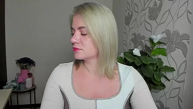 MariaSttone online show from 10, 11, 2025