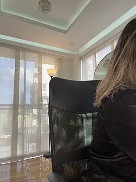 nicollefiorett online show from 25, 11, 2025