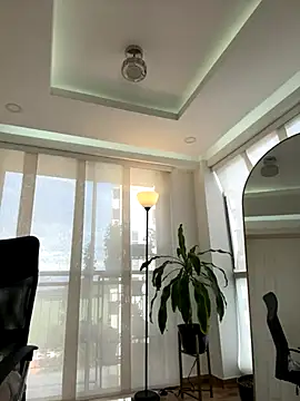 nicollefiorett online show from 4, 12, 2025