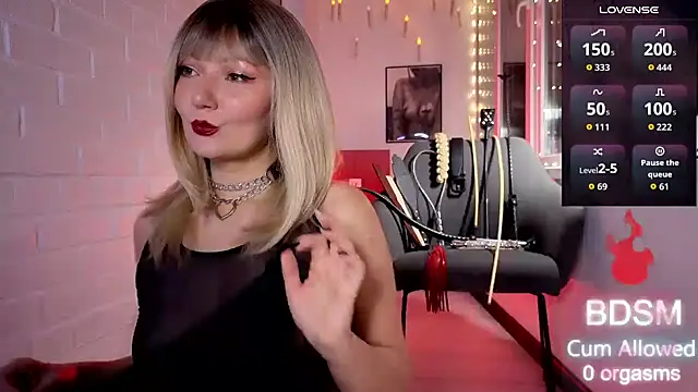 Snapshot of Sandralawrence chatting on 8, 11, 2025 Sandralawrence online show from 8, 11, 2025