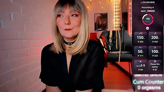 Snapshot of Sandralawrence chatting on 22, 11, 2025 Sandralawrence online show from 22, 11, 2025