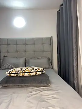 prettiepearl online show from 12, 4, 2026