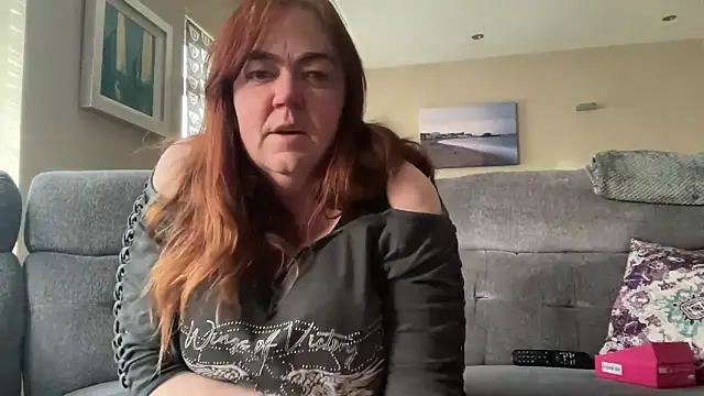 curvy-milf-abbie online show from 17, 2, 2026