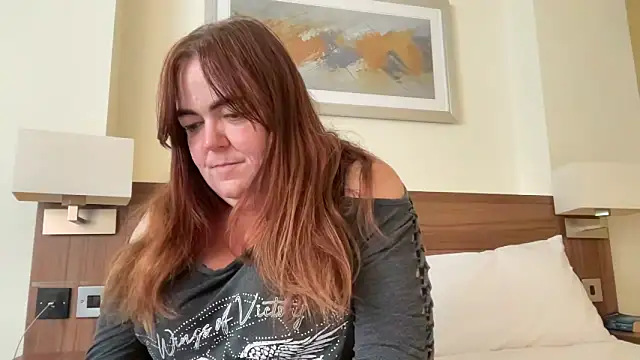 Snapshot of curvy-milf-abbie chatting on 25, 11, 2025 curvy-milf-abbie online show from 25, 11, 2025