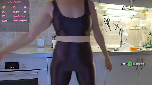 Snapshot of MilfeaN chatting on 25, 11, 2025 MilfeaN online show from 25, 11, 2025