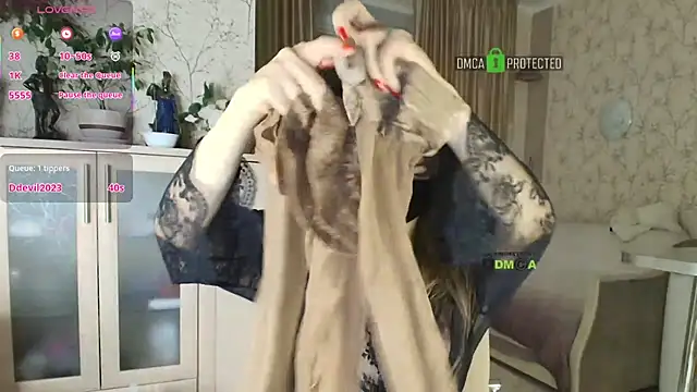 Snapshot of MilfeaN chatting on 14, 11, 2025 MilfeaN online show from 14, 11, 2025