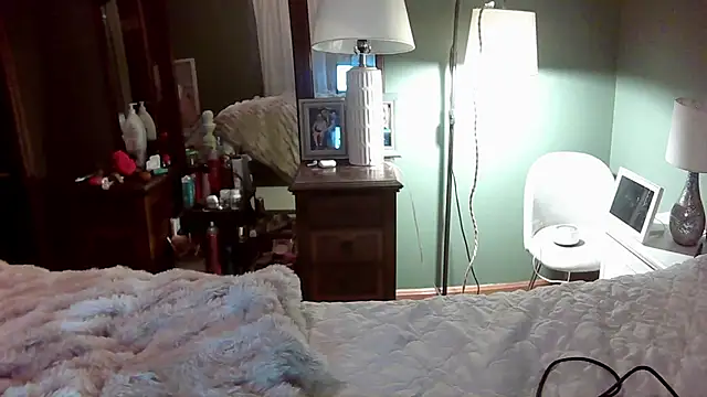 EllaSnow online show from 20, 12, 2024