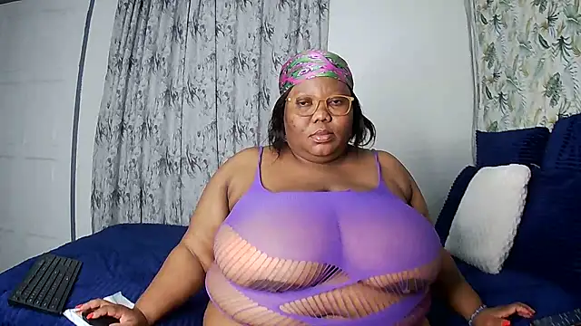Snapshot of DAIRYBELLELIZxx chatting on 3, 6, 2026 DAIRYBELLELIZxx online show from 3, 6, 2026