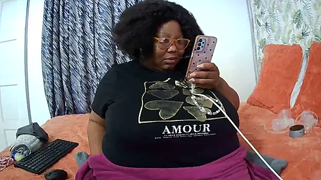 Snapshot of DAIRYBELLELIZxx chatting on 9, 5, 2026 DAIRYBELLELIZxx online show from 9, 5, 2026