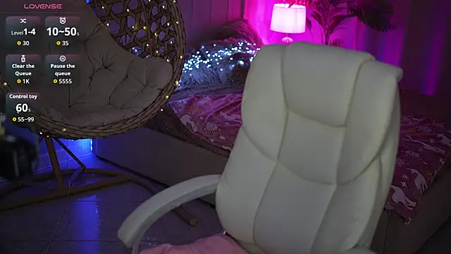 Snapshot of DonnaLustt chatting on 6, 5, 2026 DonnaLustt online show from 6, 5, 2026
